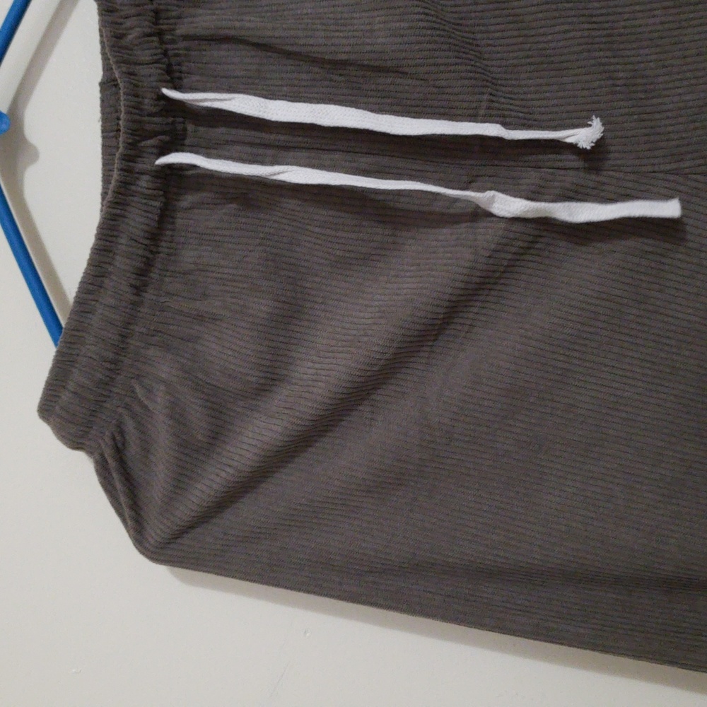 Pants - Picture 2 of 6